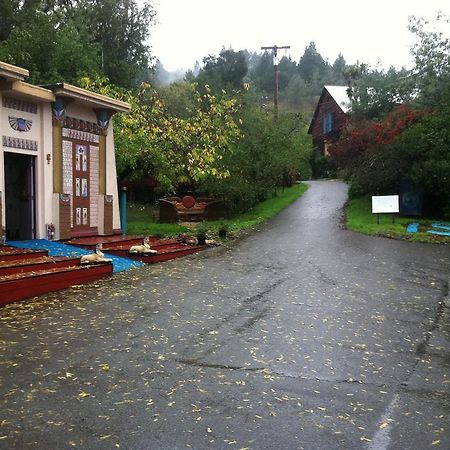 Hobbit Hut Hotel Geyserville Exterior photo
