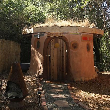 Hobbit Hut Hotel Geyserville Room photo
